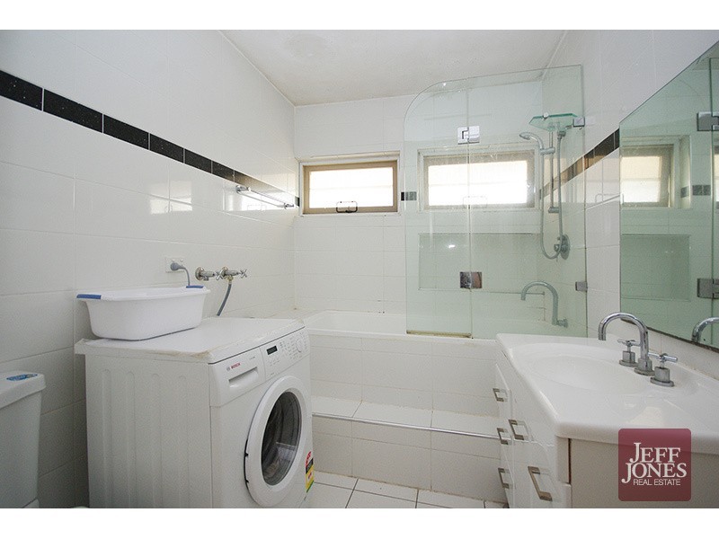 10/2 Carl Street, Woolloongabba QLD 4102