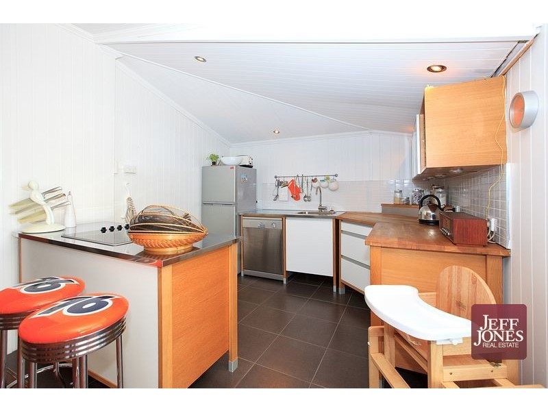 54 Earl Street, Greenslopes QLD 4120