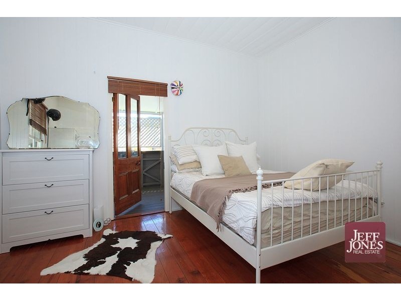 54 Earl Street, Greenslopes QLD 4120