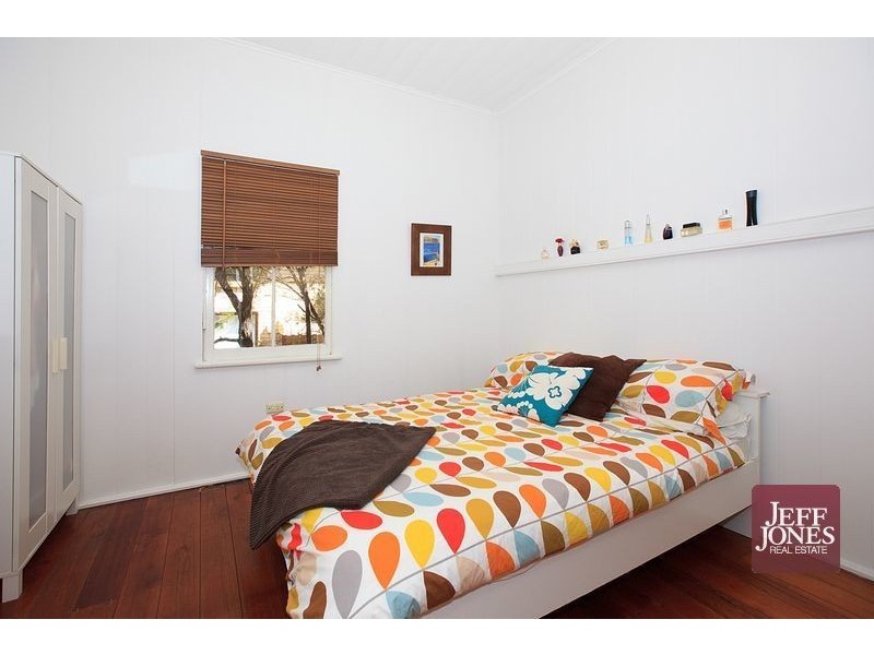 54 Earl Street, Greenslopes QLD 4120