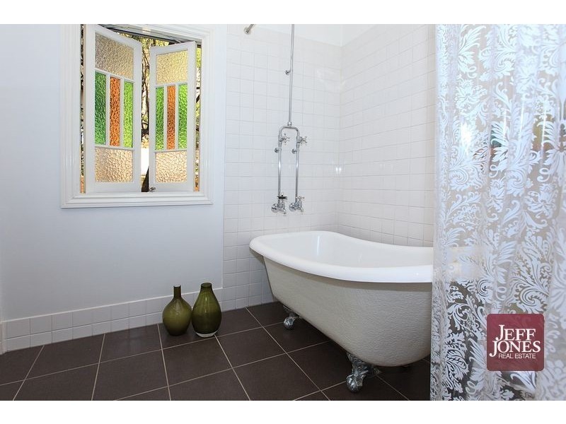 54 Earl Street, Greenslopes QLD 4120