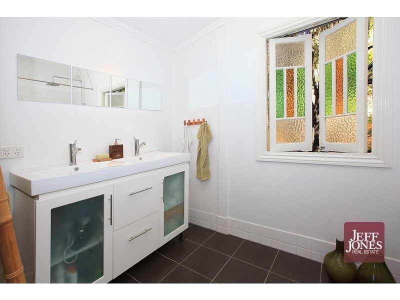 54 Earl Street, Greenslopes QLD 4120