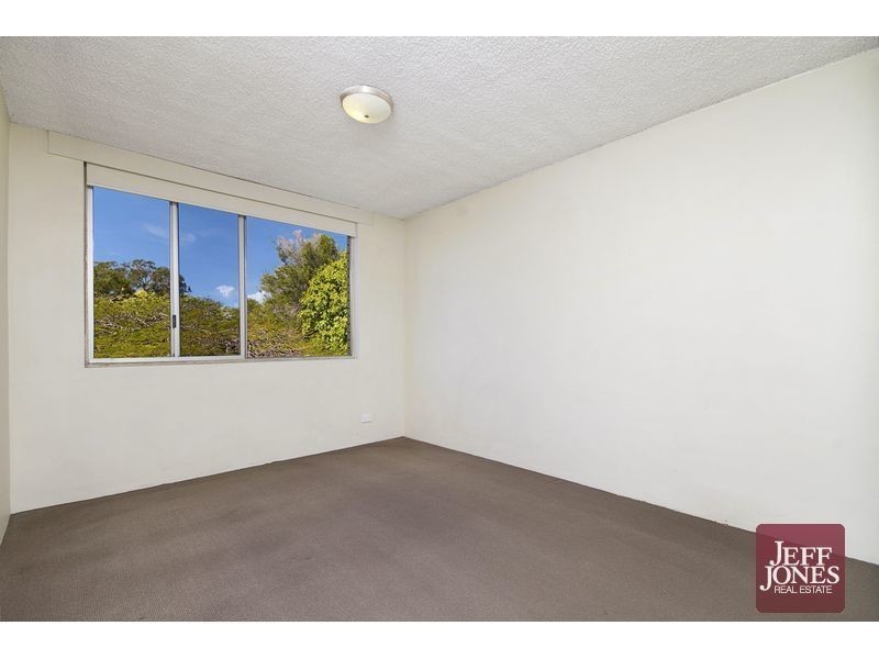 4/33 Ellis Street, Greenslopes QLD 4120