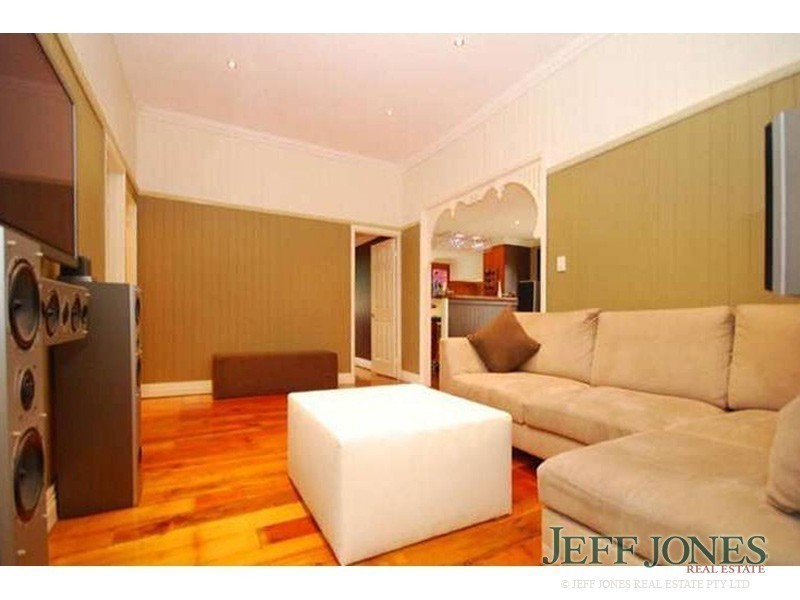 16 Drummond Street, Greenslopes QLD 4120
