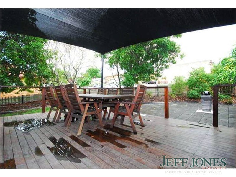 16 Drummond Street, Greenslopes QLD 4120