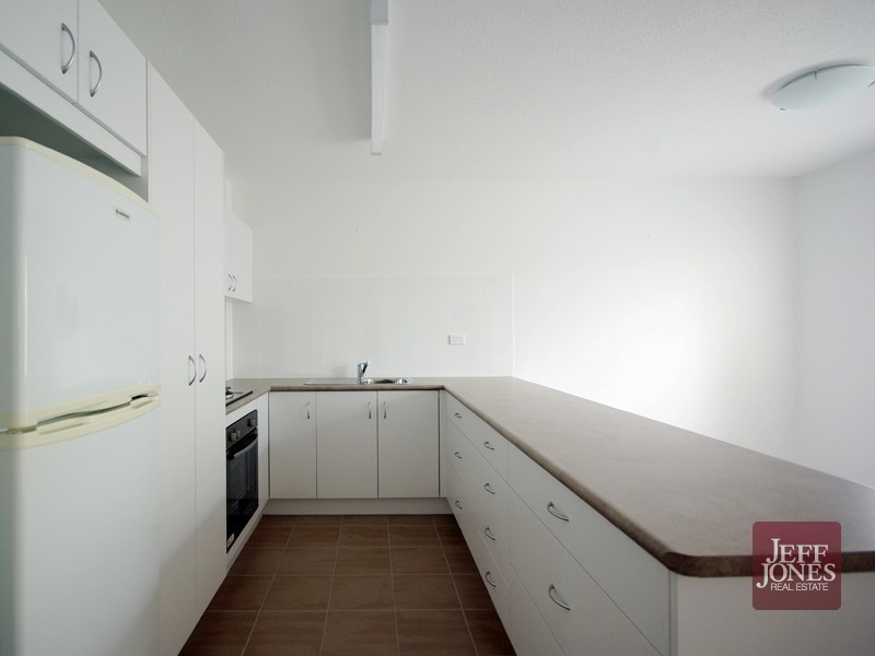 2/58 Earl Street, Greenslopes QLD 4120