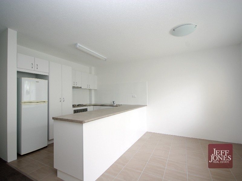 2/58 Earl Street, Greenslopes QLD 4120