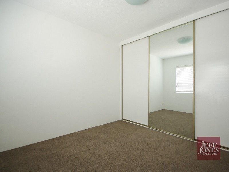 2/58 Earl Street, Greenslopes QLD 4120