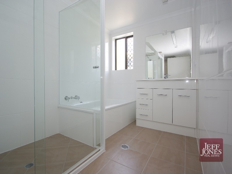 2/58 Earl Street, Greenslopes QLD 4120