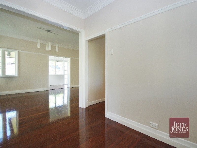 27 Headfort Street, Greenslopes QLD 4120