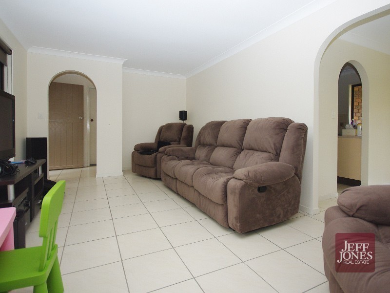 33 Barnard Street, Carindale QLD 4152