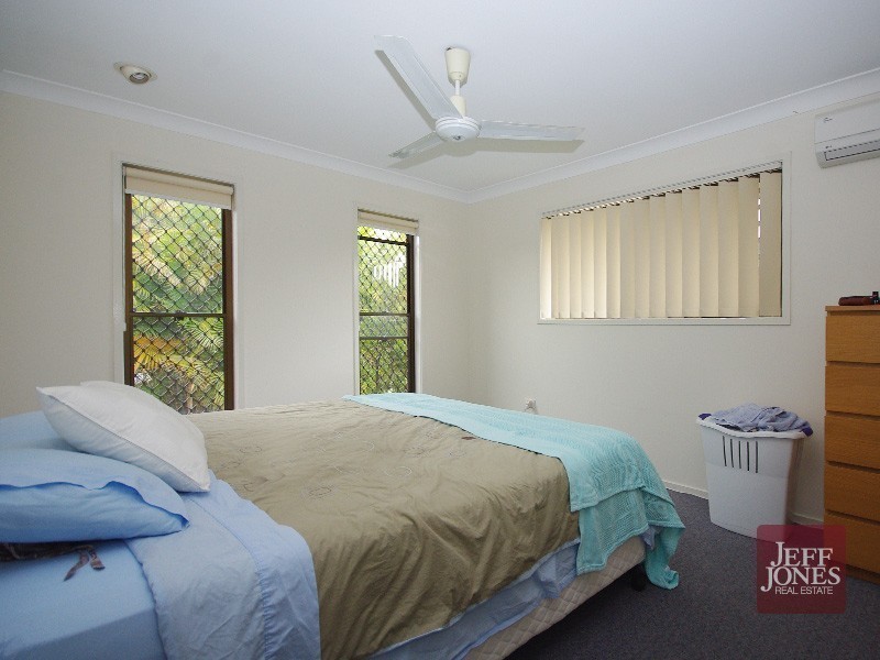 33 Barnard Street, Carindale QLD 4152