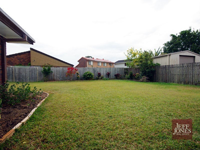 33 Barnard Street, Carindale QLD 4152