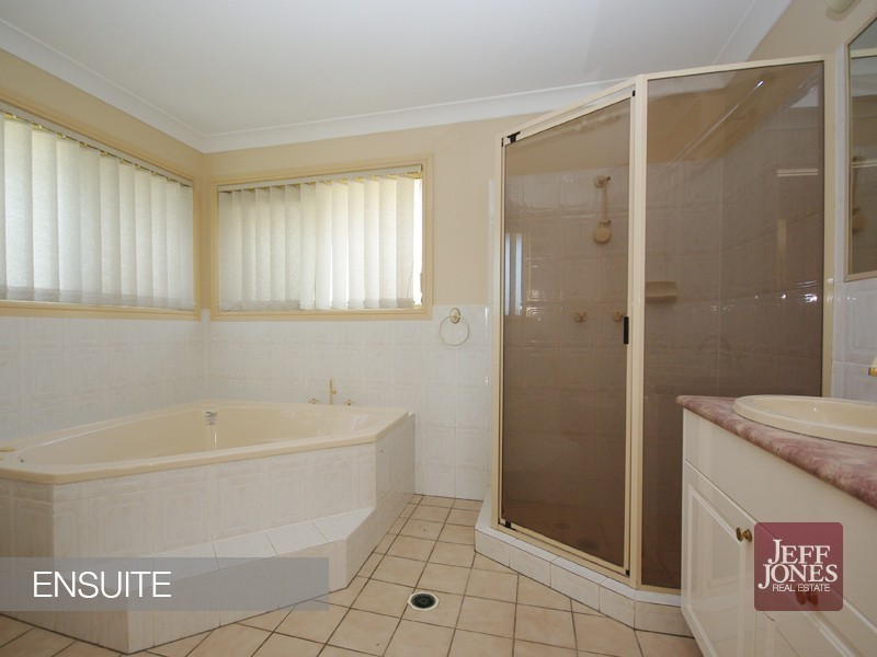 62 Nardie Street, Eight Mile Plains QLD 4113