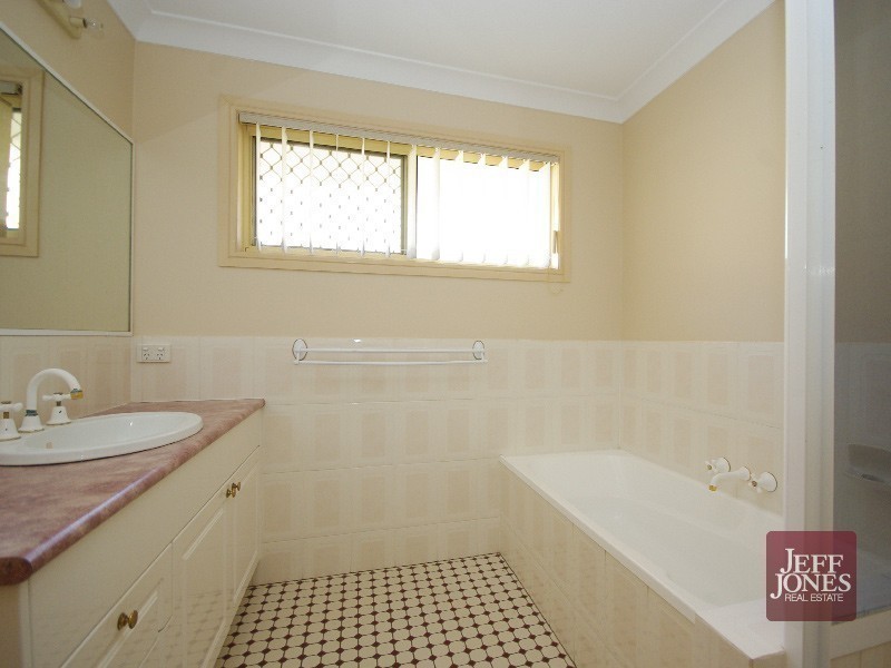 62 Nardie Street, Eight Mile Plains QLD 4113