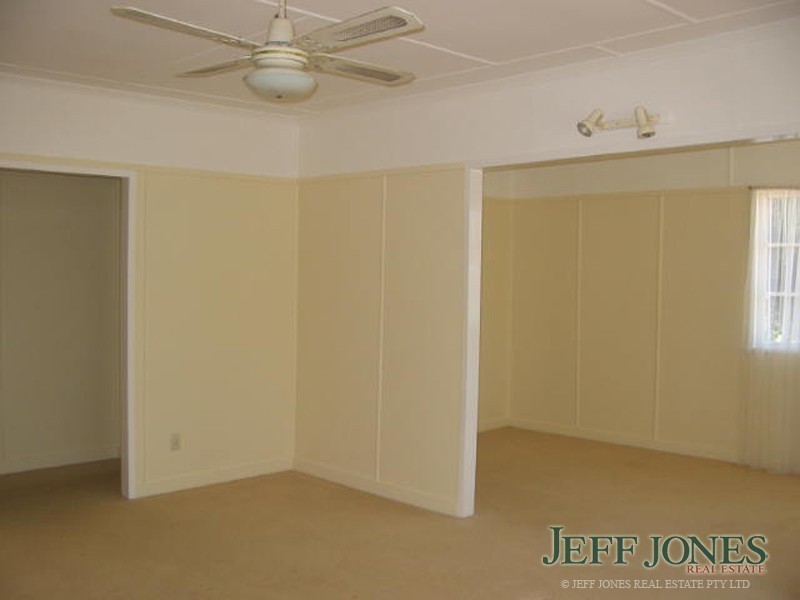 92 Layard Street, Holland Park QLD 4121