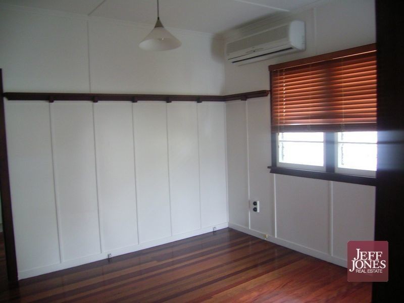 11 Laura Street, Greenslopes QLD 4120