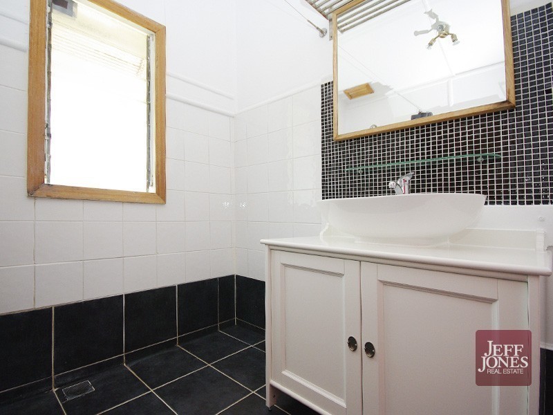 21 Mossgrove Street, Woolloongabba QLD 4102