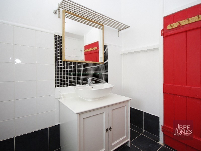 21 Mossgrove Street, Woolloongabba QLD 4102