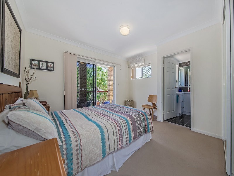 2/56 Knowsley Street, Greenslopes QLD 4120
