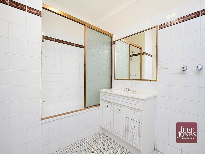 13/102 Pembroke Road, Coorparoo QLD 4151