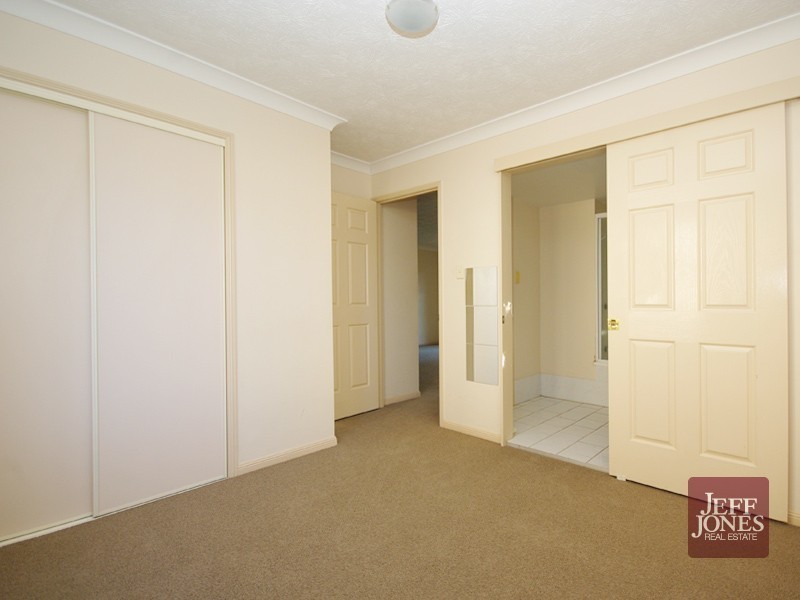 2/45 Macaulay Street, Coorparoo QLD 4151