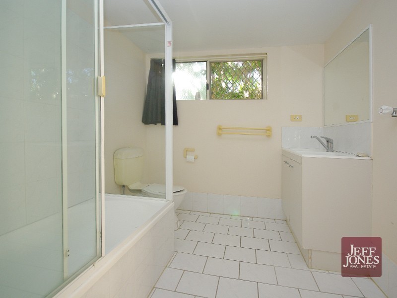 2/45 Macaulay Street, Coorparoo QLD 4151