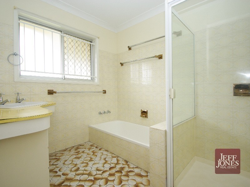 94 Greenmeadow Road, Mansfield QLD 4122