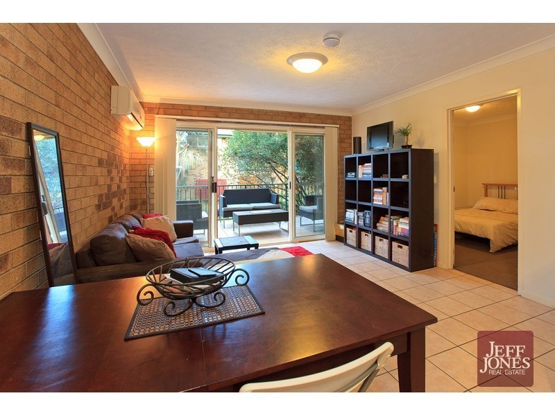 4/33 Lilly Street, Greenslopes QLD 4120