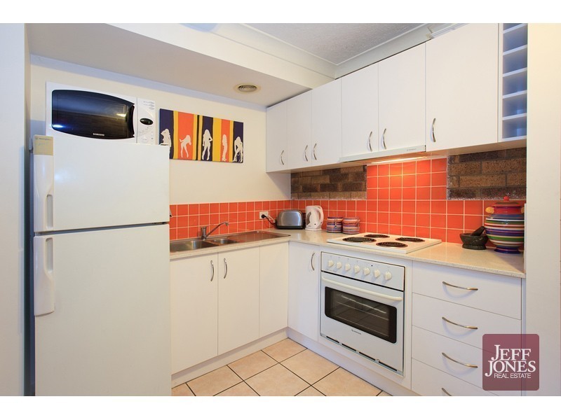 4/33 Lilly Street, Greenslopes QLD 4120