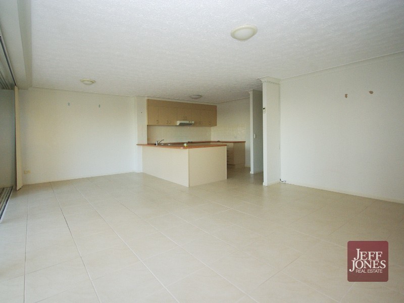 17/92 Norman Crescent, Norman Park QLD 4170