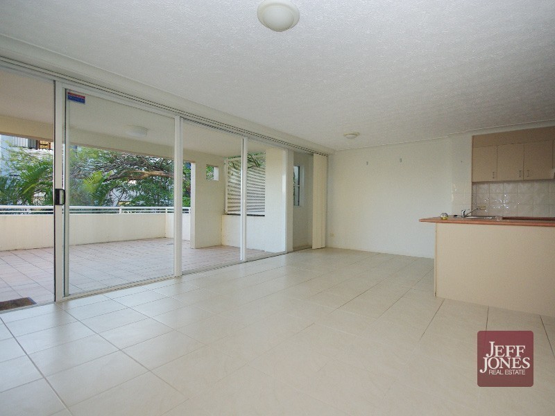 17/92 Norman Crescent, Norman Park QLD 4170