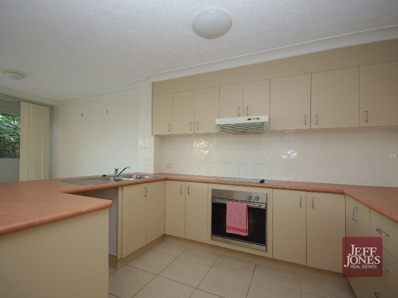 17/92 Norman Crescent, Norman Park QLD 4170