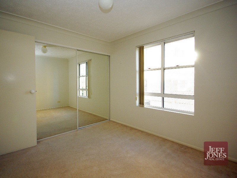 17/92 Norman Crescent, Norman Park QLD 4170