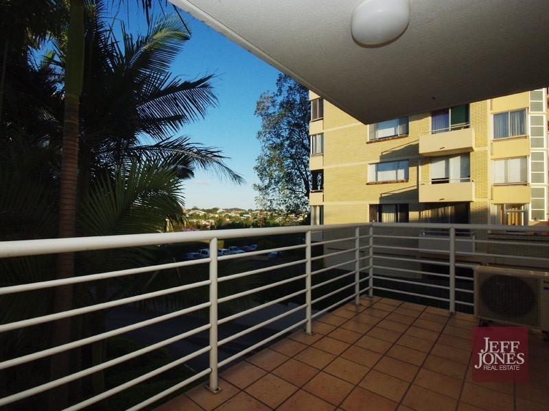 17/92 Norman Crescent, Norman Park QLD 4170