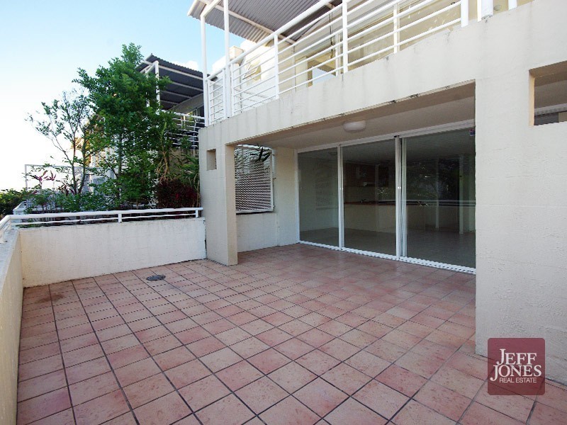 17/92 Norman Crescent, Norman Park QLD 4170