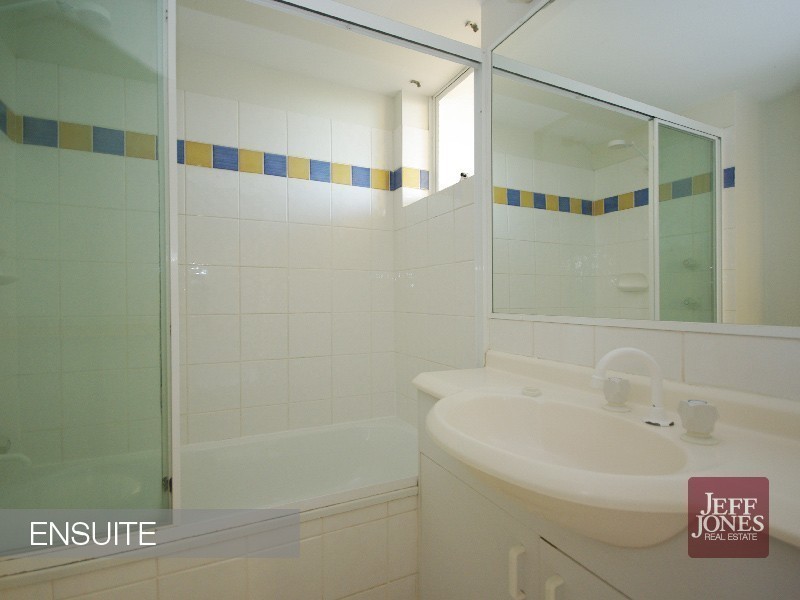 17/92 Norman Crescent, Norman Park QLD 4170