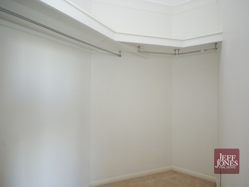 17/92 Norman Crescent, Norman Park QLD 4170