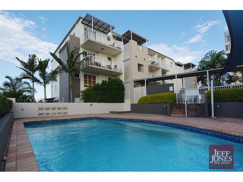 17/92 Norman Crescent, Norman Park QLD 4170