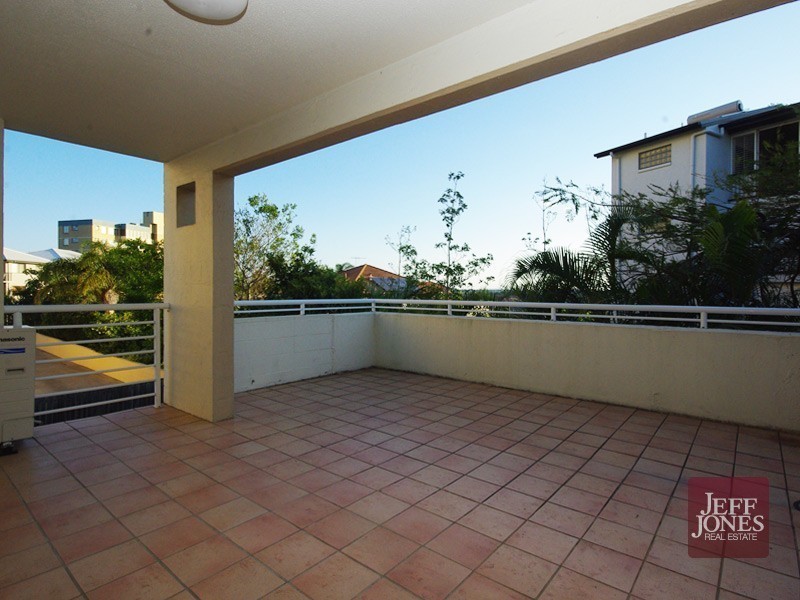 17/92 Norman Crescent, Norman Park QLD 4170