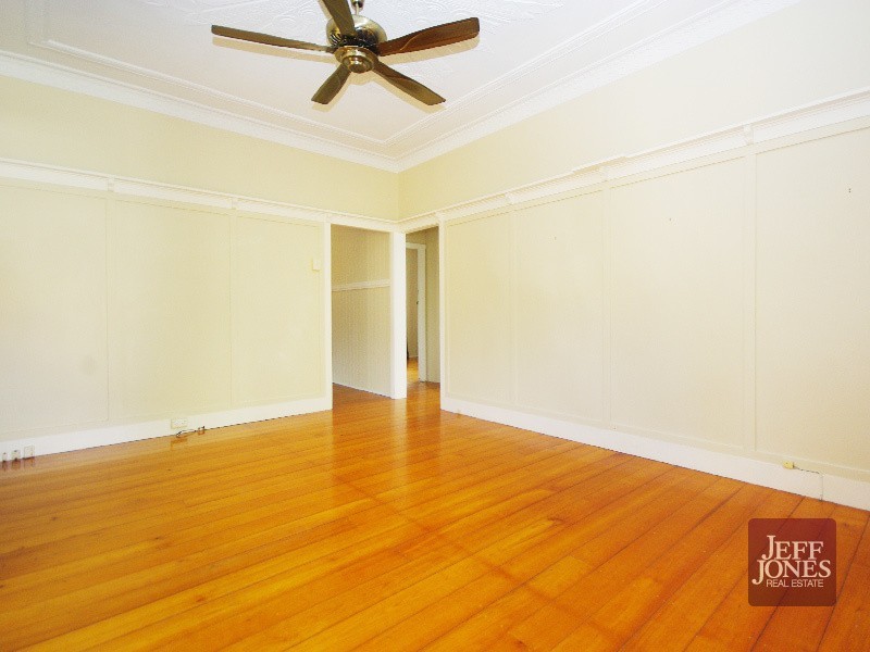 25 Thomas Street, Greenslopes QLD 4120