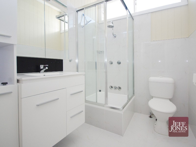 25 Thomas Street, Greenslopes QLD 4120