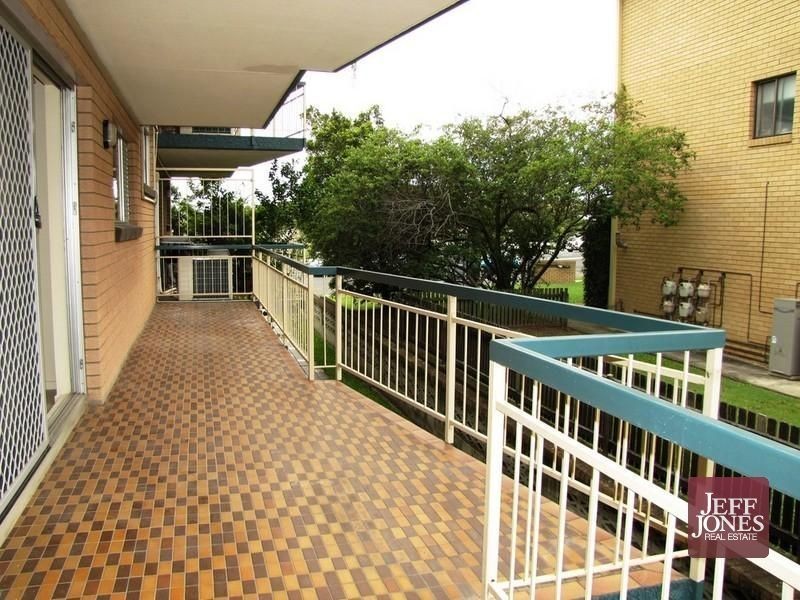 2/123 Old Cleveland Road, Greenslopes QLD 4120