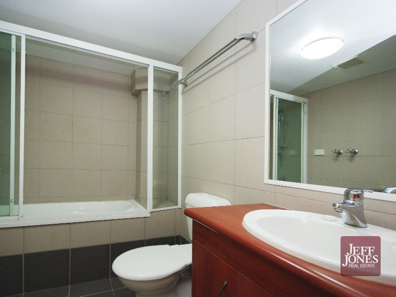 5/57 Sandford Street, St Lucia QLD 4067