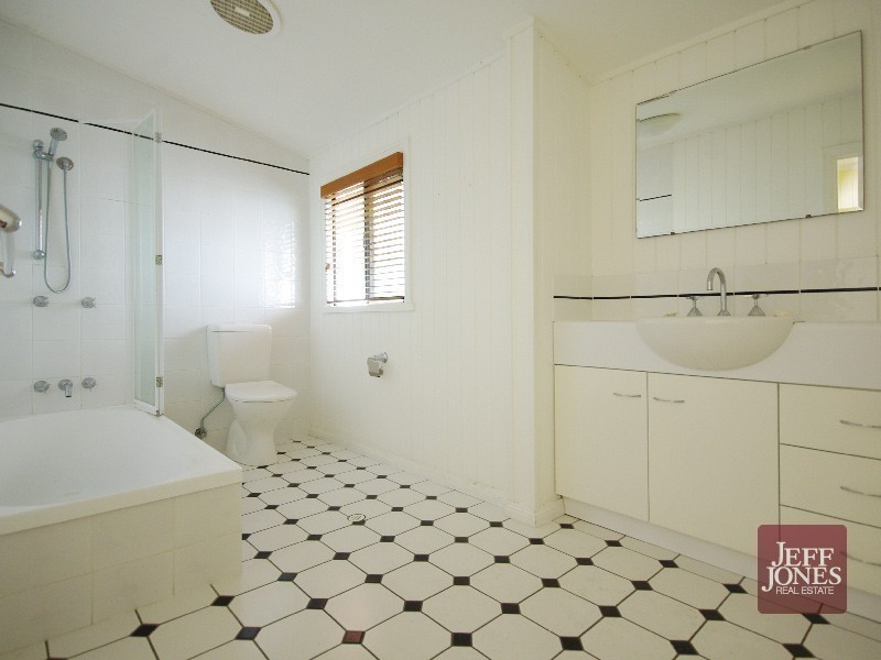 80 Abbotsleigh Street, Holland Park QLD 4121