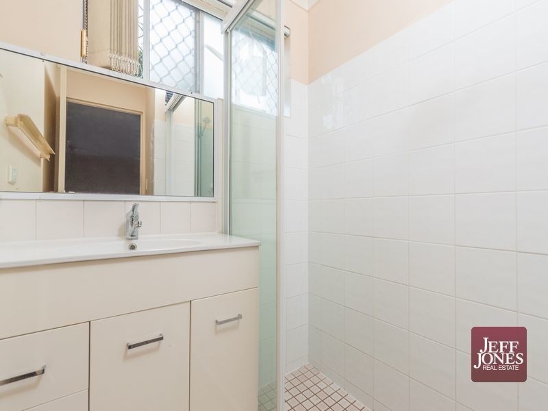 2/1 Jubilee Street, Greenslopes QLD 4120