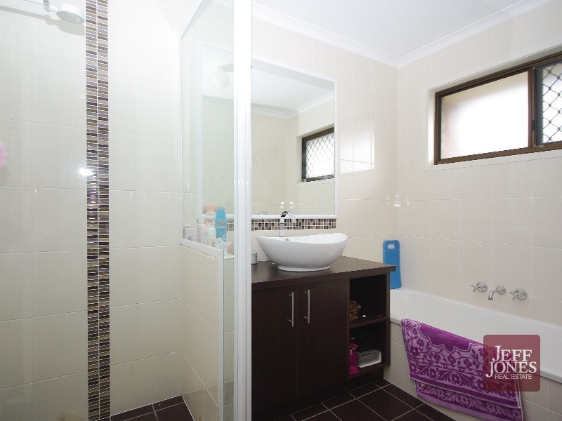 33 Barnard Street, Carindale QLD 4152