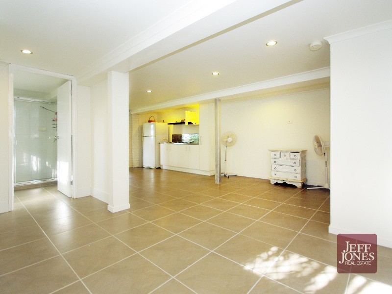 31A Raff Avenue, Holland Park QLD 4121