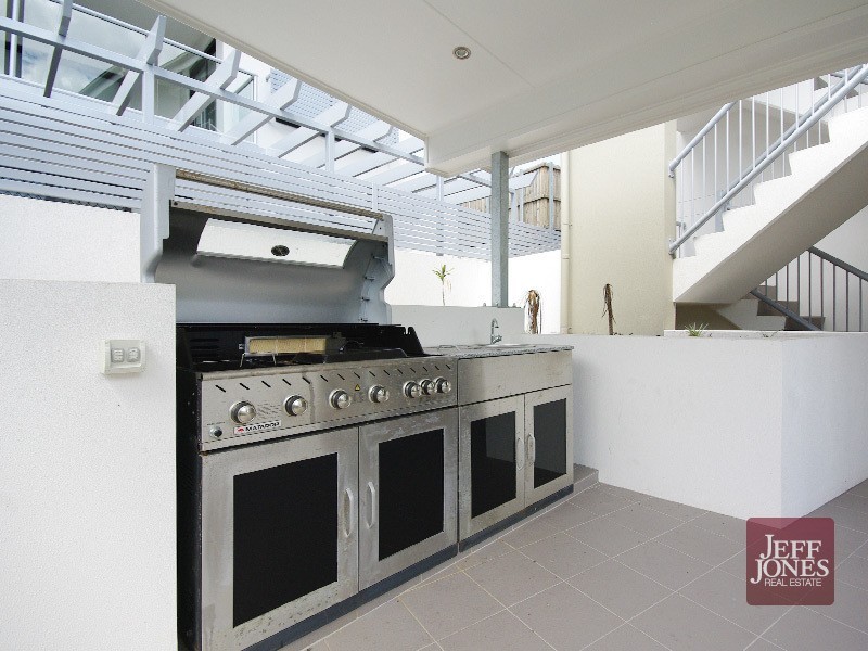 226/83 Lawson Street, Morningside QLD 4170