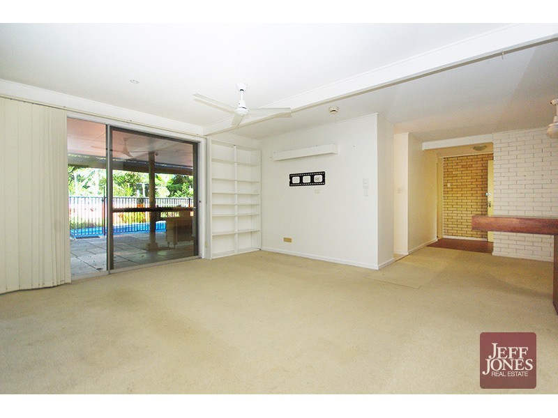 27 Bedser Street, Macgregor QLD 4109